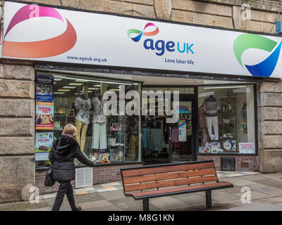 Age UK, London Town Center shopping area, Merseyway Banque D'Images