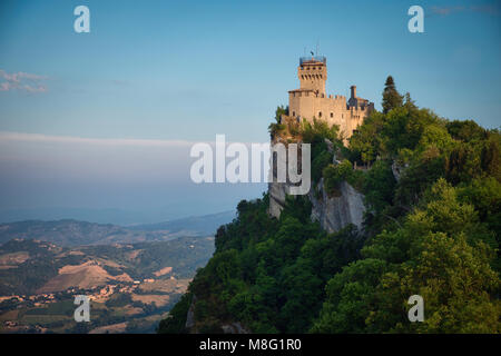 Photo de la vue panoramique sur le château de San Marino Banque D'Images