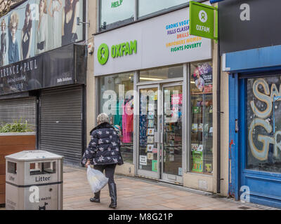 Magasin de charité Oxfam, Prince's Street, London, Greater Manchester, UK Banque D'Images