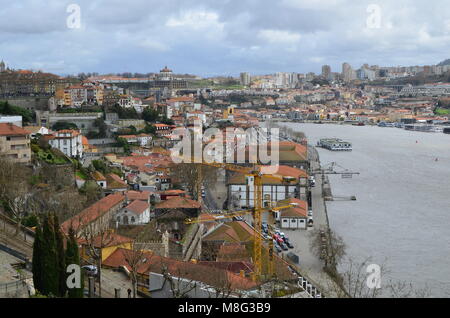 Uma Bela Vista de Cima do jardins do Palácio de Cristal ao Rio Douro Porto Portugal Banque D'Images