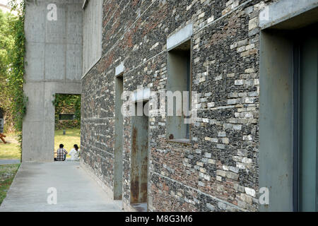Murs de briques recyclées au Xiangshan Campus, Académie des arts conçu par l'architecte Wang Shu à Hangzhou, en Chine Banque D'Images