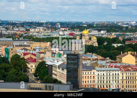 Riga, Lettonie. 23 août, 2017. Vue aérienne de la vieille ville de Riga à partir de Académie des sciences de Lettonie (Zinatnu akademija) Banque D'Images