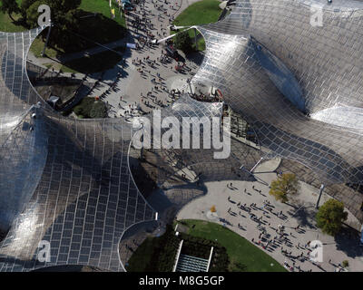 Le célèbre toit du stade olympique de Munich conçue par Behnisch et Frei Otto Banque D'Images