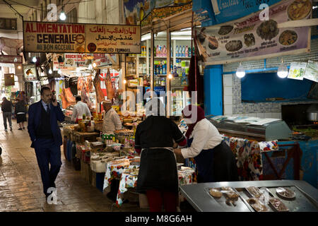 Maroc, Casablanca, Marché Central, des stands de nourriture et de la viande à l'intérieur Banque D'Images