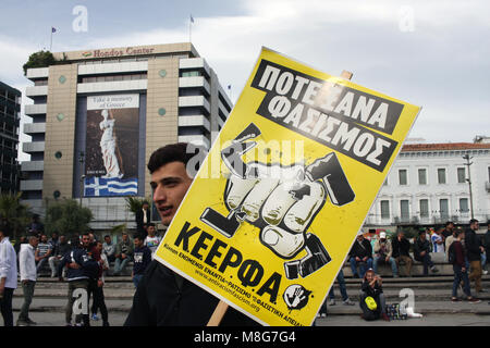 Athènes, Grèce. 17Th Mar, 2018. Des centaines de manifestants prendre part à un rassemblement à Athènes dans le cadre de la Journée internationale pour l'élimination de la discrimination raciale. Crédit : George/Panagakis Pacific Press/Alamy Live News Banque D'Images