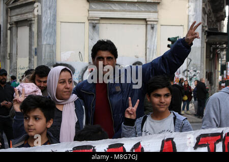 Athènes, Grèce. 17Th Mar, 2018. Des centaines de manifestants prendre part à un rassemblement à Athènes dans le cadre de la Journée internationale pour l'élimination de la discrimination raciale. Crédit : George/Panagakis Pacific Press/Alamy Live News Banque D'Images