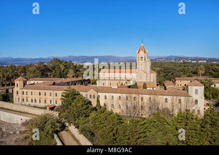 L'Abbaye de Lérins est un monastère cistercien sur l'île de Saint-Honorat, une des îles de Lérins, sur la côte d'Azur Banque D'Images