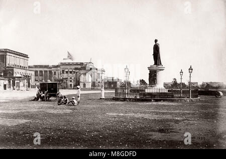 L'Inde des années 1860 par Samuel Bourne - statue de Sir William Cavendish Bentinck en face de la Mairie, Calcutta, Kolkata Banque D'Images