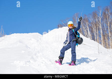 Image de l'athlète féminin en casque lors d'hiver Banque D'Images