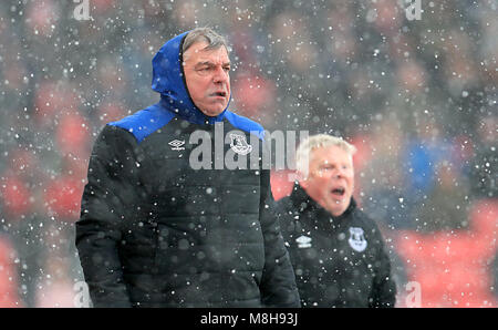 Gestionnaire d'Everton Sam Allardyce au cours de la Premier League match au stade de bet365, Stoke. Banque D'Images