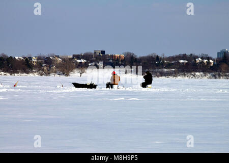 La pêche sur glace à Ottawa, Canada Banque D'Images