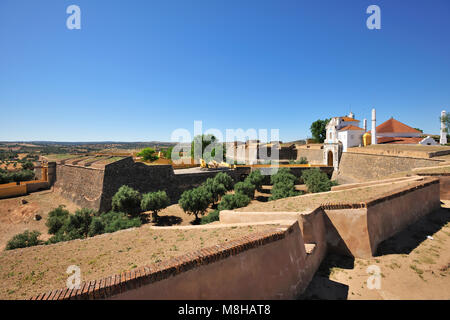 Esquina Gate, l'une des entrées du 17ème siècle pour aller à Elvas. Ces bastions entourent toute la ville, faisant d'eux le plus grand artillery fortifi Banque D'Images