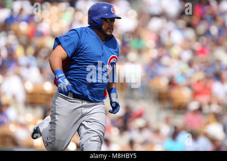 Glendale, Phoenix. USA.- Dioner Navarro receptor de Chicago Cubs en el campo de entrenamiento Camelback Ranch en juego contra White Sox de Chicago.13/03/ Banque D'Images