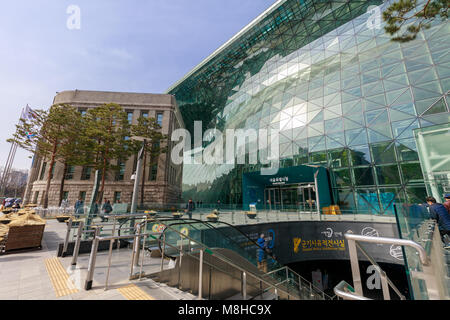 Séoul, Corée du Sud - 6 mars 2018 : Façade bâtiment de gouvernement Métropolitain de Séoul City Hall Banque D'Images