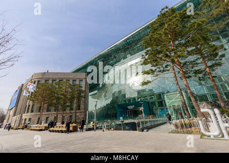 Séoul, Corée du Sud - 6 mars 2018 : Façade bâtiment de gouvernement Métropolitain de Séoul City Hall Banque D'Images