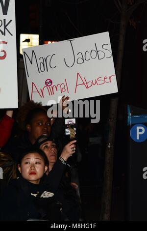 Marc Jacobs Anti-Fur manifestation à New York City dispose d''atmosphère où : New York City, New York, United States Quand : 14 Feb 2018 Credit : Patricia Schlein/WENN.com Banque D'Images