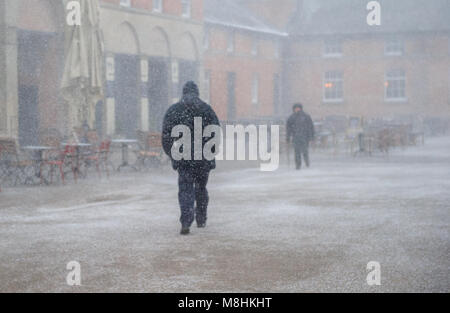 Shropshire, England, UK. 17e. Mars 2018. Les averses de neige de l'est prendre les visiteurs à visiter et excursions dans le Shropshire. Alan Beastall/Alamy live News Banque D'Images