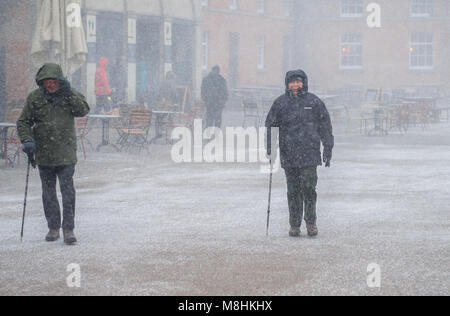 Shropshire, England, UK. 17e. Mars 2018. Les averses de neige de l'est prendre les visiteurs à visiter et excursions dans le Shropshire. Alan Beastall/Alamy live News Banque D'Images