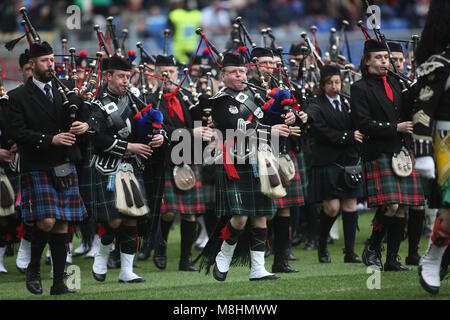 Rome, Italie. 17Th Mar, 2018. Stadio Olimpico, Rome, Italie. Tournoi des Six Nations 2018. L'Italie contre l'Ecosse. Cornemuses écossaises bande avant le match à stade olympique de Rome. Agence Photo crédit : indépendante/Alamy Live News Banque D'Images