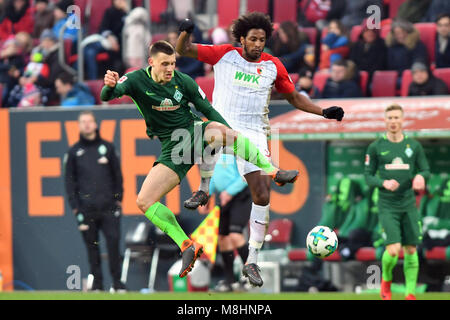 V.li:Niklas MOISANDER (Werder Brême), action, les duels contre F. CAIUBY DA SILVA (FC Augsburg). Fussball 1. Bundesliga, 27. Journée, FC Augsburg (A)-SV Werder Bremen (HB) 1-3, am 17.03.2018 à Augsbourg/Allemagne, WWK UN R E N A. dans le monde d'utilisation | Banque D'Images