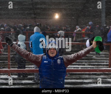 17 MARS 2018 , Beaumont stade juridique, Wakefield, Angleterre ; Betfred Super League rugby, Wakefield Trinity contre Widnes Vikings ; Wakefield Trinity fan n'a pas envie de partir après le match a été abandonnée : Crédit News Images/Alamy Live News Banque D'Images