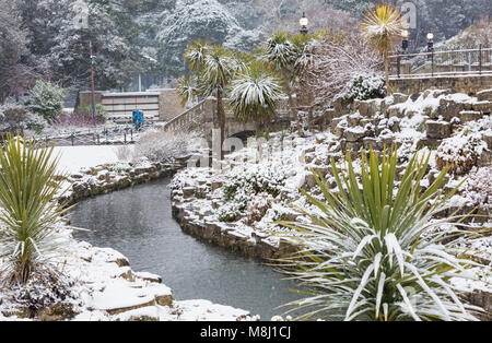 Bournemouth, Dorset, UK. 18 mars 2018. Météo France : bête de l'Est 2 apporte beaucoup de neige à Bournemouth gardens pour les transformer en un pays des merveilles d'hiver Crédit : Carolyn Jenkins/Alamy Live News Banque D'Images