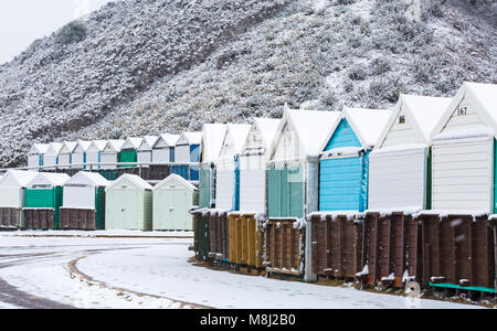 Bournemouth, Dorset, UK. 18 mars 2018. Météo France : bête de l'Est 2 apporte beaucoup de neige à Bournemouth beach Crédit : Carolyn Jenkins/Alamy Live News Banque D'Images