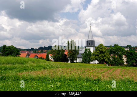 Église luthérienne de Feldstetten (partie de Laichingen) sur les Alpes soubaises, le district d'Alb-Donau, le Bade-Wurtemberg, Allemagne Banque D'Images