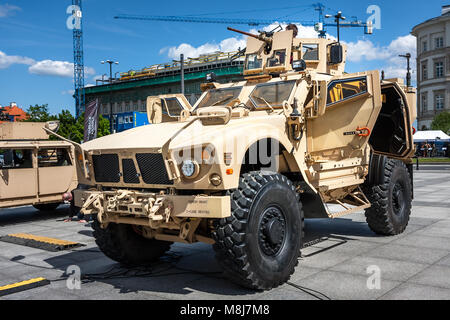 Varsovie, Pologne - Mai 08, 2015 : Oshkosh M-ATV, les embuscades mine protected véhicule tout-terrain. Célébrations publiques du 70e anniversaire de fin de W Banque D'Images