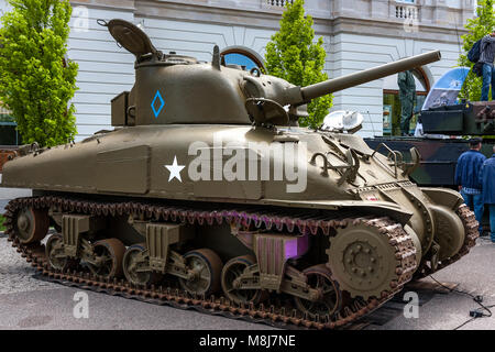 M4 Sherman, version canadienne, utilisé pendant la Seconde Guerre mondiale. 70e anniversaire de la fin de la SECONDE GUERRE MONDIALE. Varsovie, Pologne - Mai 08, 2015 Banque D'Images