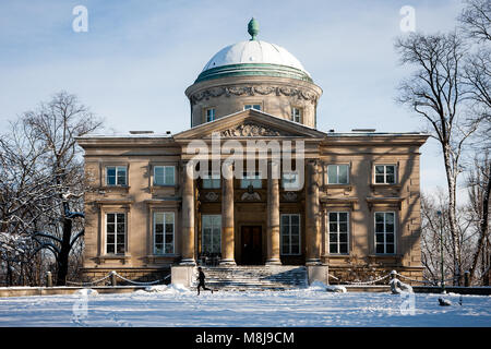 Varsovie, Pologne - 16 janvier 2016 : Królikarnia / Le Lapin House à Varsovie, la Pologne est également un musée consacré à l'artiste sculpteur Xawery Dunikowski Banque D'Images