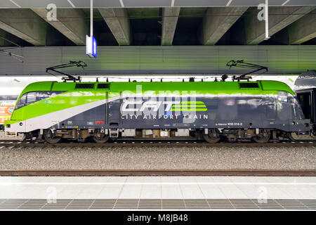 Le City Airport Train (CAT) à Vienne, l'Autriche est un train express qui relie l'aéroport et le centre-ville de Vienne sans arrêts intermédiaires. Banque D'Images