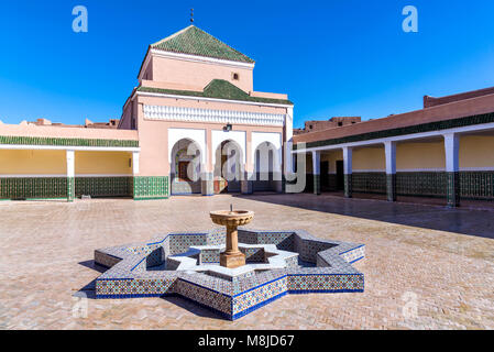 Tamegroute, Maroc - 27 décembre 2017 : le bâtiment et la cour du culte Zawiya Nasiriyya Banque D'Images