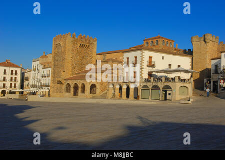 Cáceres, Plaza Mayor, de la place principale, de la vieille ville, site du patrimoine mondial de l'UNESCO, l'Estrémadure, Espagne. Banque D'Images