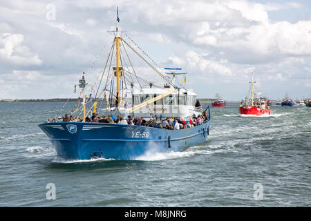 Les bateaux de pêche au cours de l'inspection de la flotte sur l'Oosterschelde. Au cours de la journée de la moule en Zadar, un événement annuel en Zélande Banque D'Images