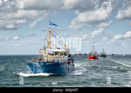 Les bateaux de pêche au cours de l'inspection de la flotte sur l'Oosterschelde. Au cours de la journée de la moule en Zadar, un événement annuel en Zélande Banque D'Images