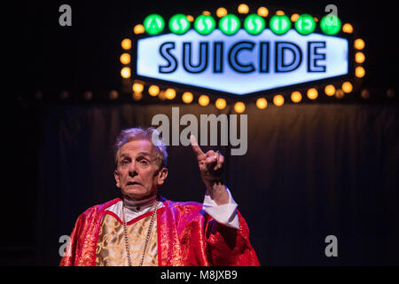 Londres, Royaume-Uni. 18 janvier 2017. L'acteur David James dans un costume de pape. Un militant handicapé, acteur et humoriste Liz Carr, bien connu pour son rôle de médecin légiste Clarissa Mullery dans BBC TV's Silent Witness, a choisi le monde spectaculaire de la comédie musicale comme l'endroit à visiter le complexe et controversée de l'aide au suicide dans son nouveau spectacle l'aide au suicide : la comédie musicale. Le spectacle revient à la Royal Festival Hall le mercredi 18 janvier pour lancer une année de tournées nationales et internationales. Cast : Isaac Bernier-Doyle, Liz Carr, Gillian Dean, David James, Stéphanie James, Claire Banque D'Images