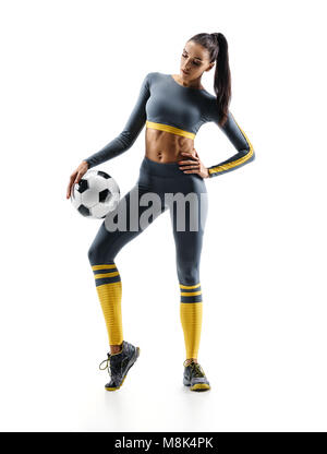 Prêt à jouer. Joueur de football femme debout en silhouette isolé sur fond blanc. Sport et mode de vie sain Banque D'Images