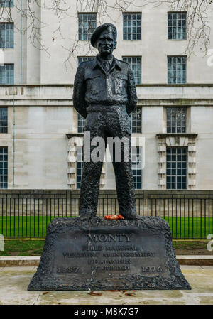 Statue de héros de la DEUXIÈME GUERRE MONDIALE, le maréchal Montgomery Vicomte d'Alamein, Statue de Whitehall, Londres, Angleterre, RU Banque D'Images