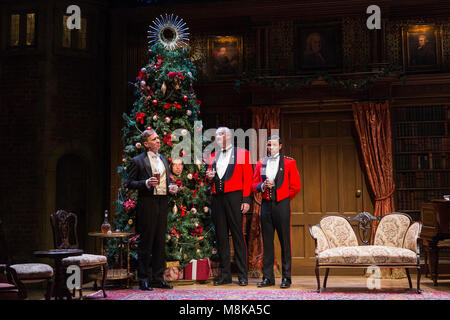 L-R : Steven Pacey (Leonato), Edward Bennett (comme Benedick, dans l'arbre), John Hodgkinson (Don Pedro) et Tunji Kasim (Claudio). La Royal Shakespeare Company's Double-Bill d'amour perdues et beaucoup de bruit pour rien les transferts au Theatre Royal Haymarket du 9 décembre 2016 (jusqu'au 18 mars 2017). Les parties viennent à l'Haymarket après fonctionne à Chichester Festival Theatre et Manchester Opera House. Christopher Luscombe dirigera une entreprise agissant dans les deux émissions. Lisa Dillon et Edward Bennett laisse la distribution. Banque D'Images