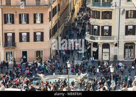 Rome, Italie. 11 février 2017. Beaucoup de gens à Piazza di Spagna (Place d'Espagne) Banque D'Images