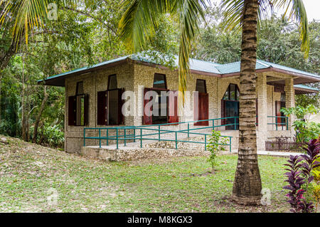 Centre de visiteurs à l'Altun Ha Réserve archéologique. Belize, Amérique Centrale Banque D'Images