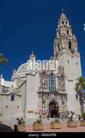 Californie Bell Tower et Musée de l'homme moderne, le Balboa Park, San Diego, California, USA Banque D'Images