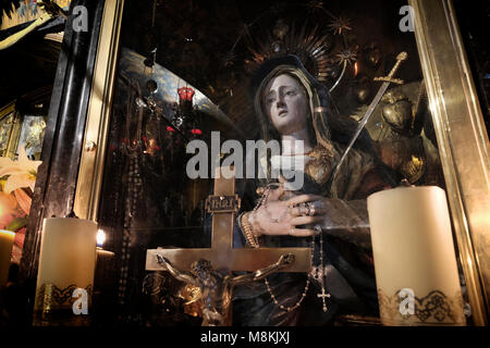 L'autel de Notre Dame des Douleurs ou Stabat Mater dans le Calvaire ou Golgotha dans l'église du Saint Sépulcre à Jérusalem Israël Banque D'Images