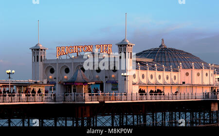 La jetée de Brighton, Brighton et Hove, UK, 2018.Le Brighton Pier, aussi appelé le Palace Pier, est une des destinations touristiques les plus populaires en Angleterre. Banque D'Images