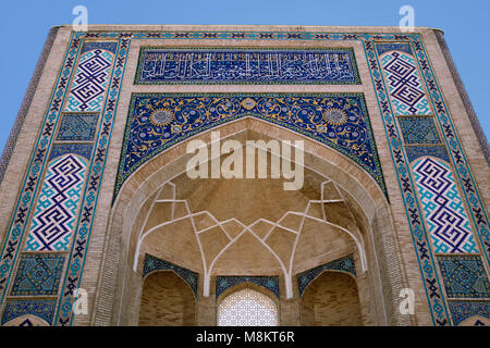 Porte d'une mosquée à Tachkent Banque D'Images