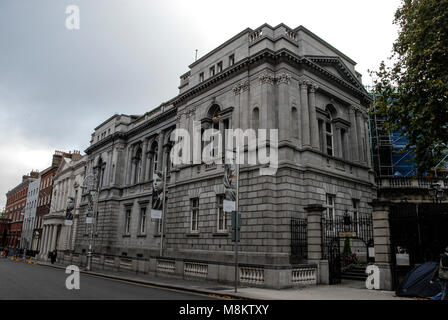 La Bibliothèque nationale d'Irlande est proche de Leinster House. Leinster House est le Parlement national d'Irlande. Dublin en Irlande du Sud Banque D'Images