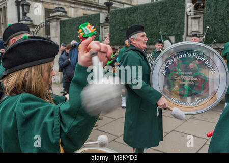 La St Coleman's Pipe Band de Ballindaggin - le London St Patrick's Day Parade de Piccadilly à Trafalgar Square. Crédit : Guy Bell/Alamy Live News Banque D'Images