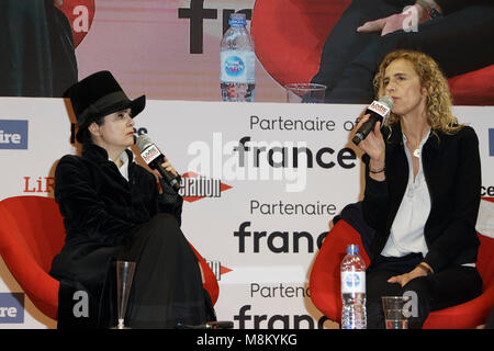 Paris, France. 17 mars 2018. Amélie Nothomb et Delphine de Vigan assister aux 38e édition du Salon du livre de Paris. Credit : Bernard Menigault/Alamy Live News Banque D'Images