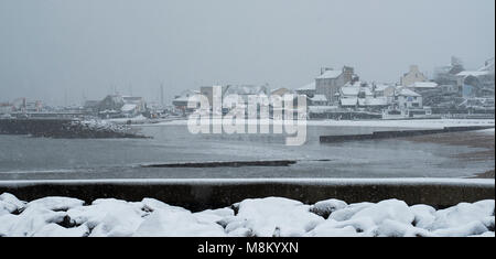 La neige à Lyme Regis, 18 mars 2018. Météo France : une scène hiver sur la côte du Dorset après la bête de l'est 2 morsures. Credit : Celia McMahon/Alamy Live News Banque D'Images